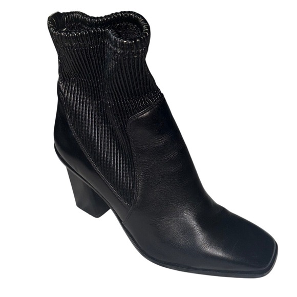 NWOB Vince Camuto Black Leather Sock Ankle Boots 8M‎ Block Heel Pointed Toe Chic - Picture 1 of 7